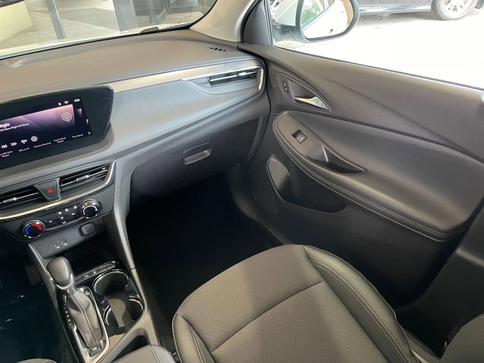 Used 2025 Buick Encore GX Preferred image 34