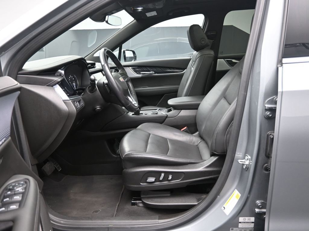 Used 2024 Cadillac XT6 Premium Luxury image 17