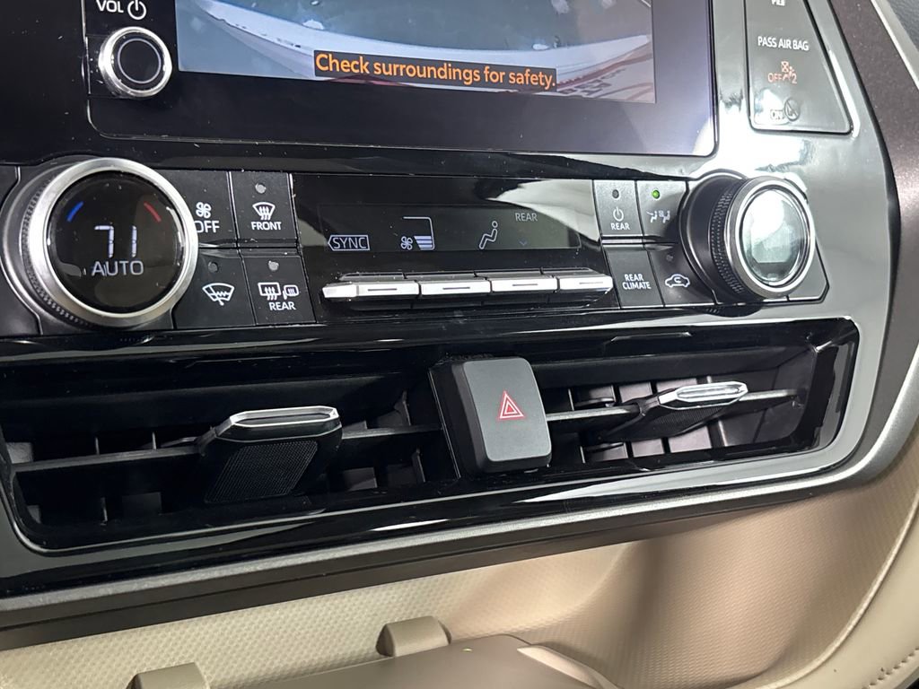 Certified 2025 Toyota Highlander XLE image 21