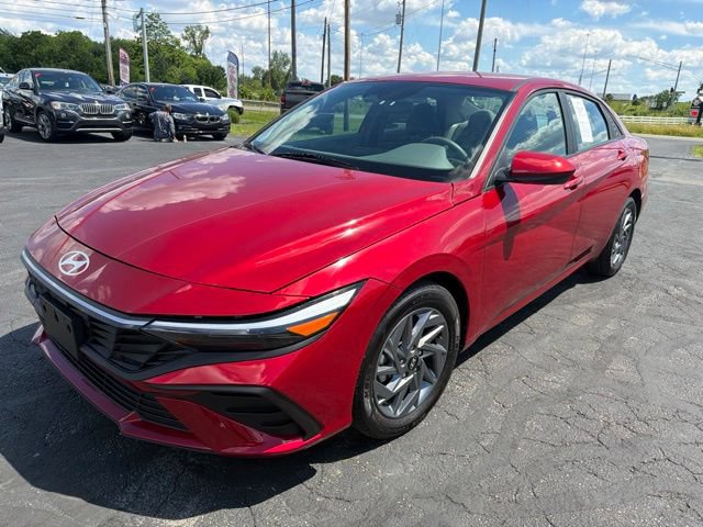 Used 2024 Hyundai Elantra SEL FWD image 3