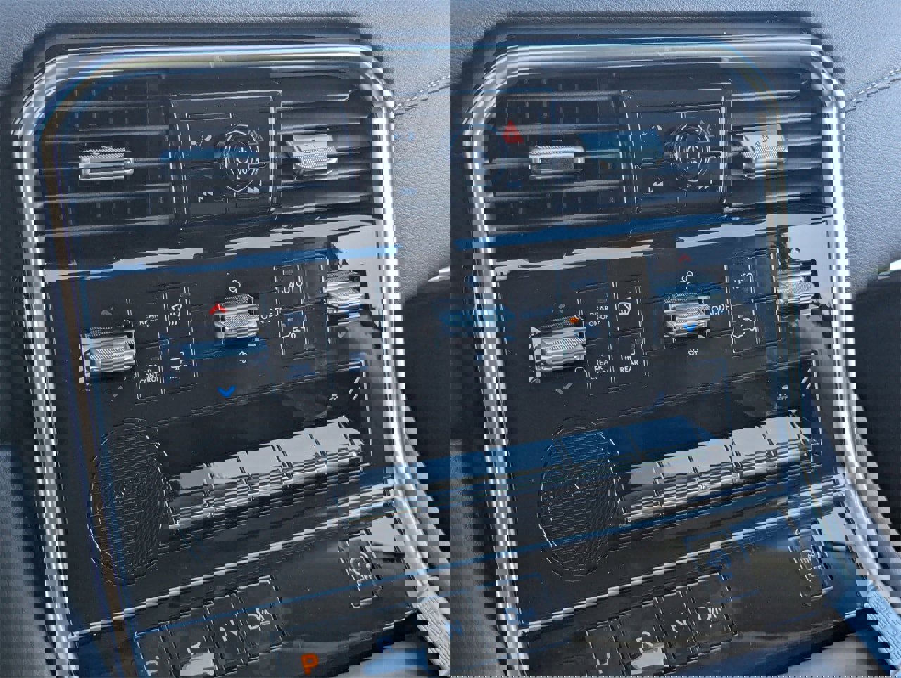 New 2025 Nissan Armada SV image 17