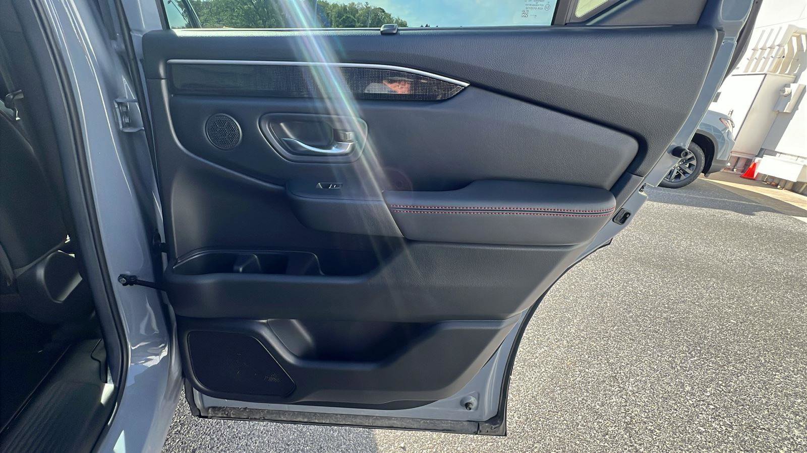 Certified 2025 Honda Pilot Black Edition image 14