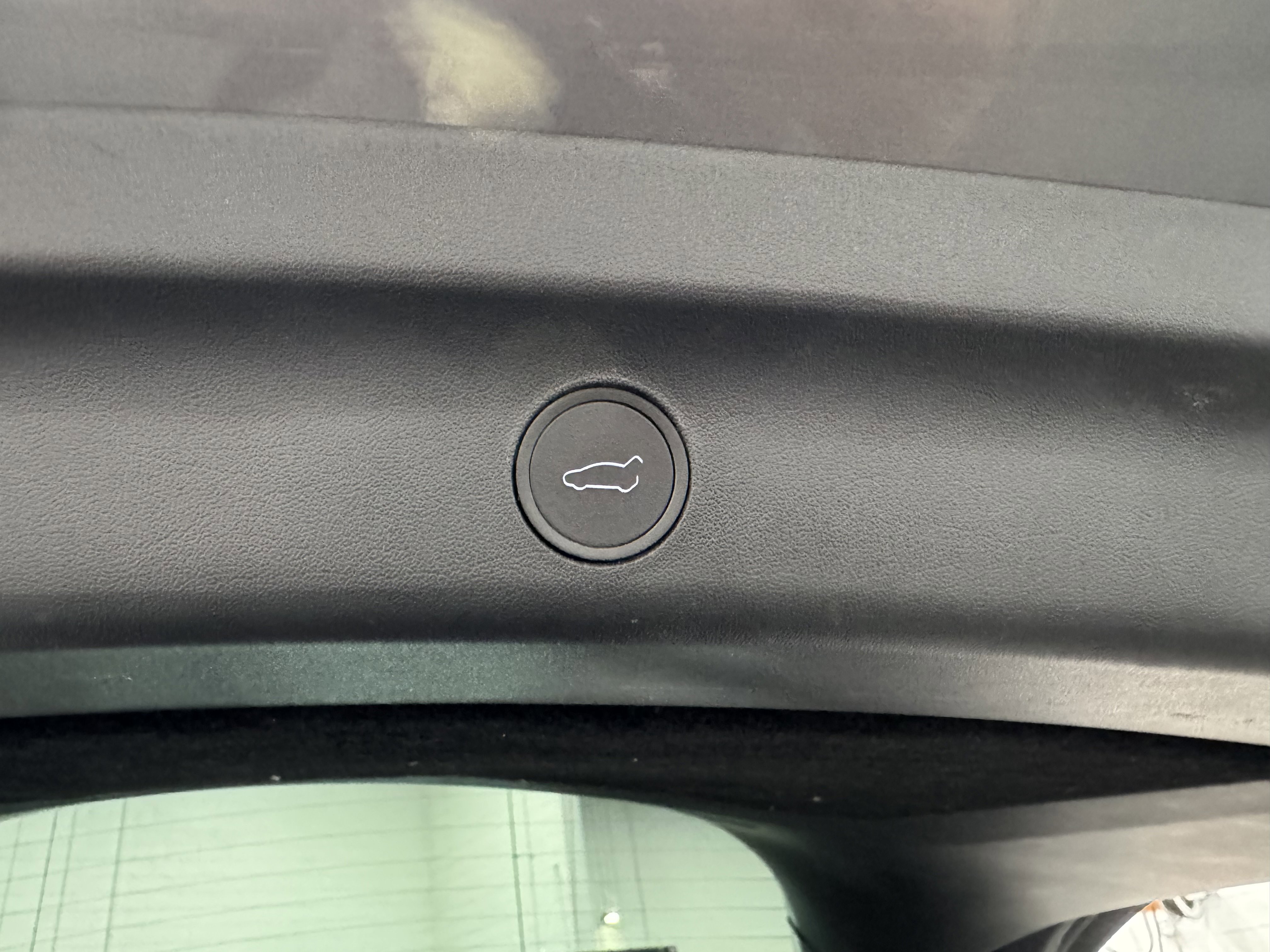 Used 2024 Tesla Model Y Long Range AWD/4WD image 25