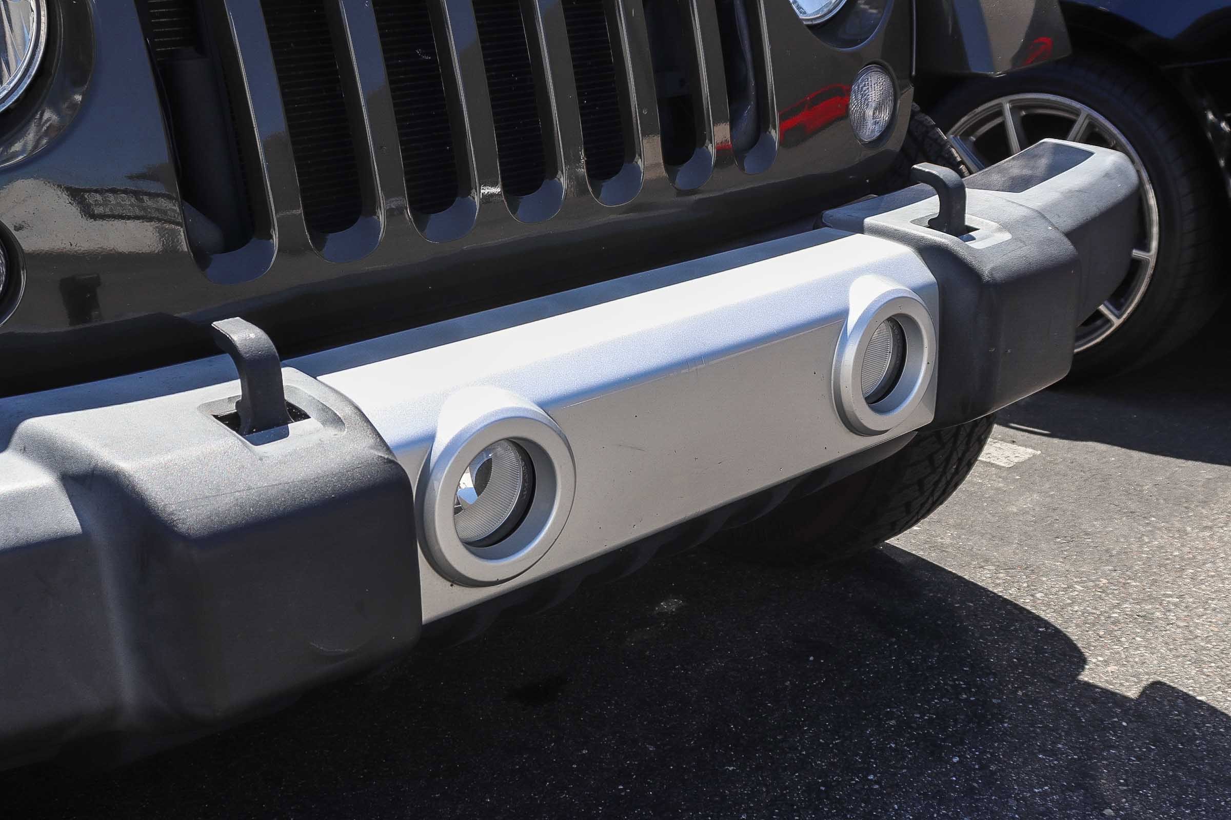 Used 2015 Jeep Wrangler Unlimited Sahara w/ Connectivity Group image 7