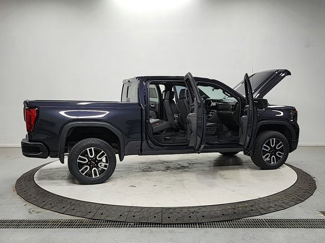 Used 2025 GMC Sierra 1500 AT4 w/ Technology Package AWD/4WD image 16