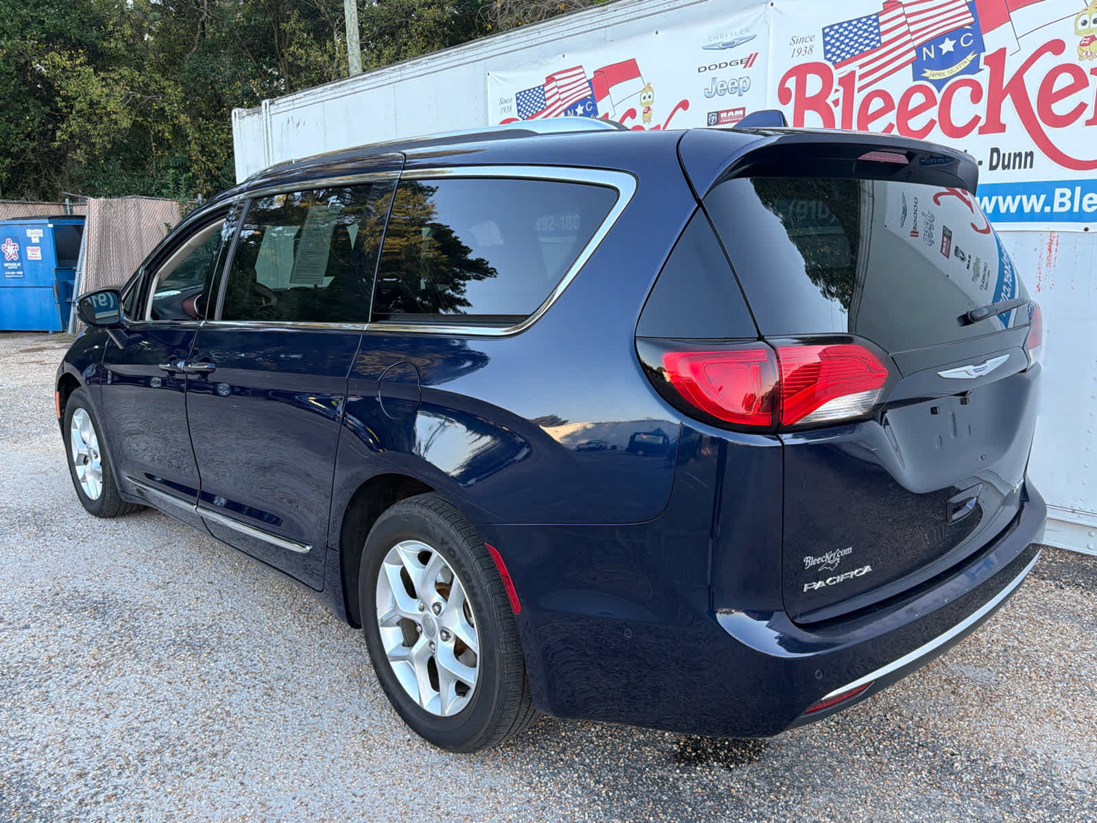 Used 2020 Chrysler Pacifica Limited w/ Advanced Safetytec Group FWD image 8