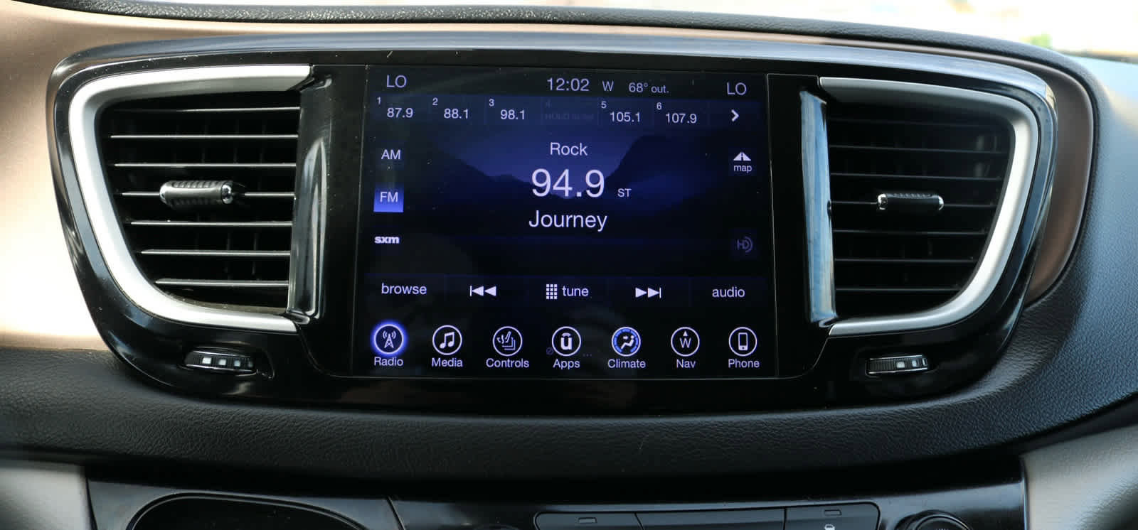 Used 2017 Chrysler Pacifica Touring-L image 12