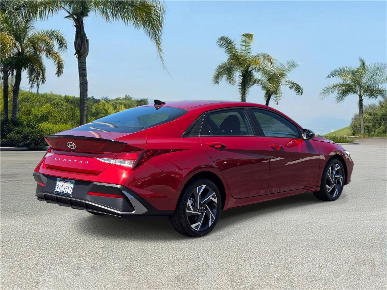Used 2025 Hyundai Elantra Sport FWD image 4