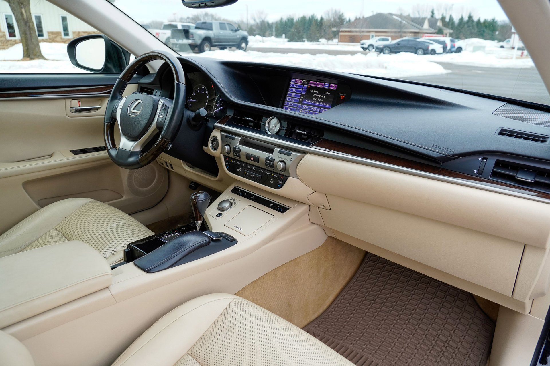 Used 2013 Lexus ES 350 4dr Sdn w/ Luxury Pkg image 12