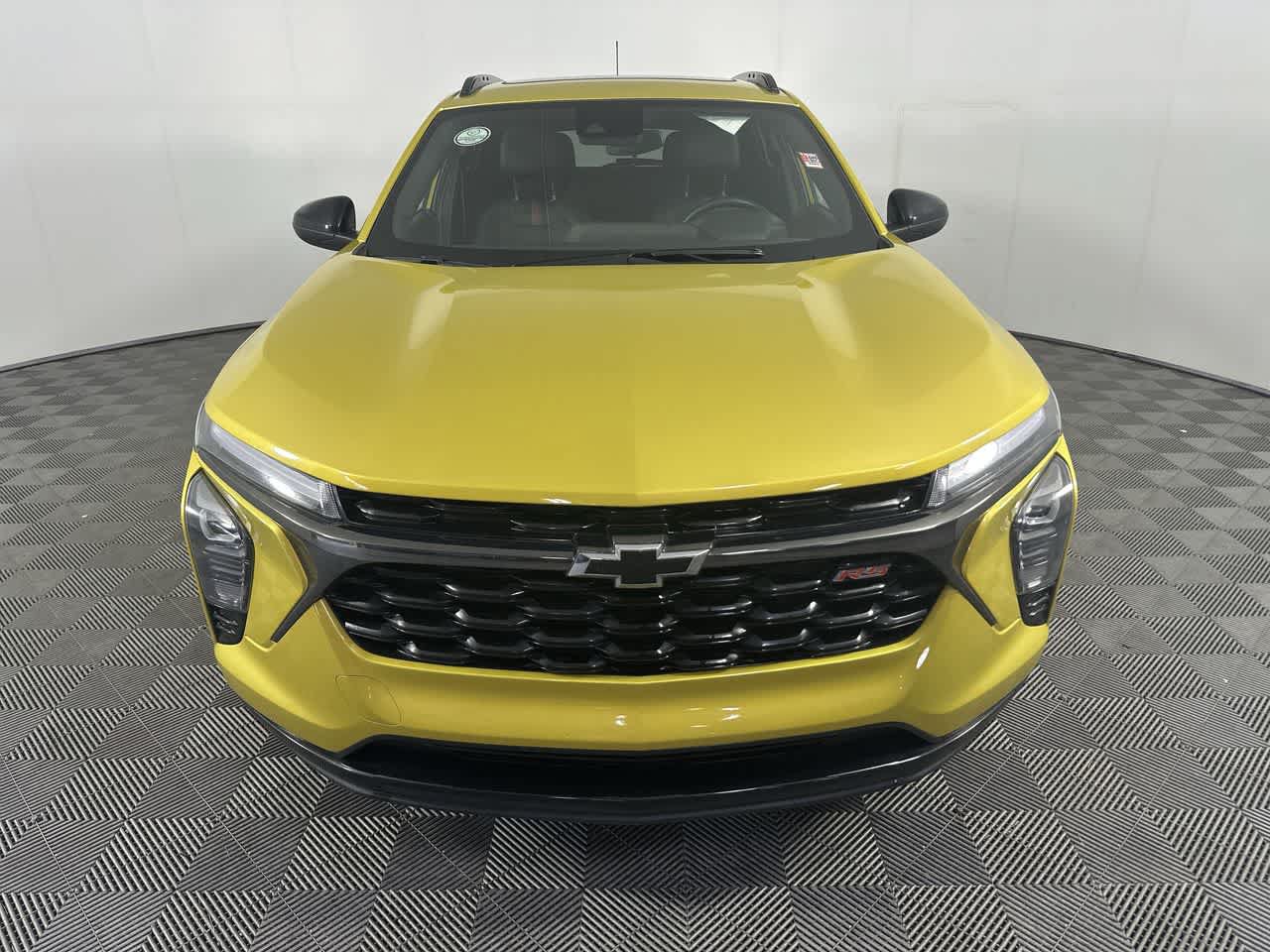 Used 2024 Chevrolet Trax RS w/ Sunroof Package FWD image 13