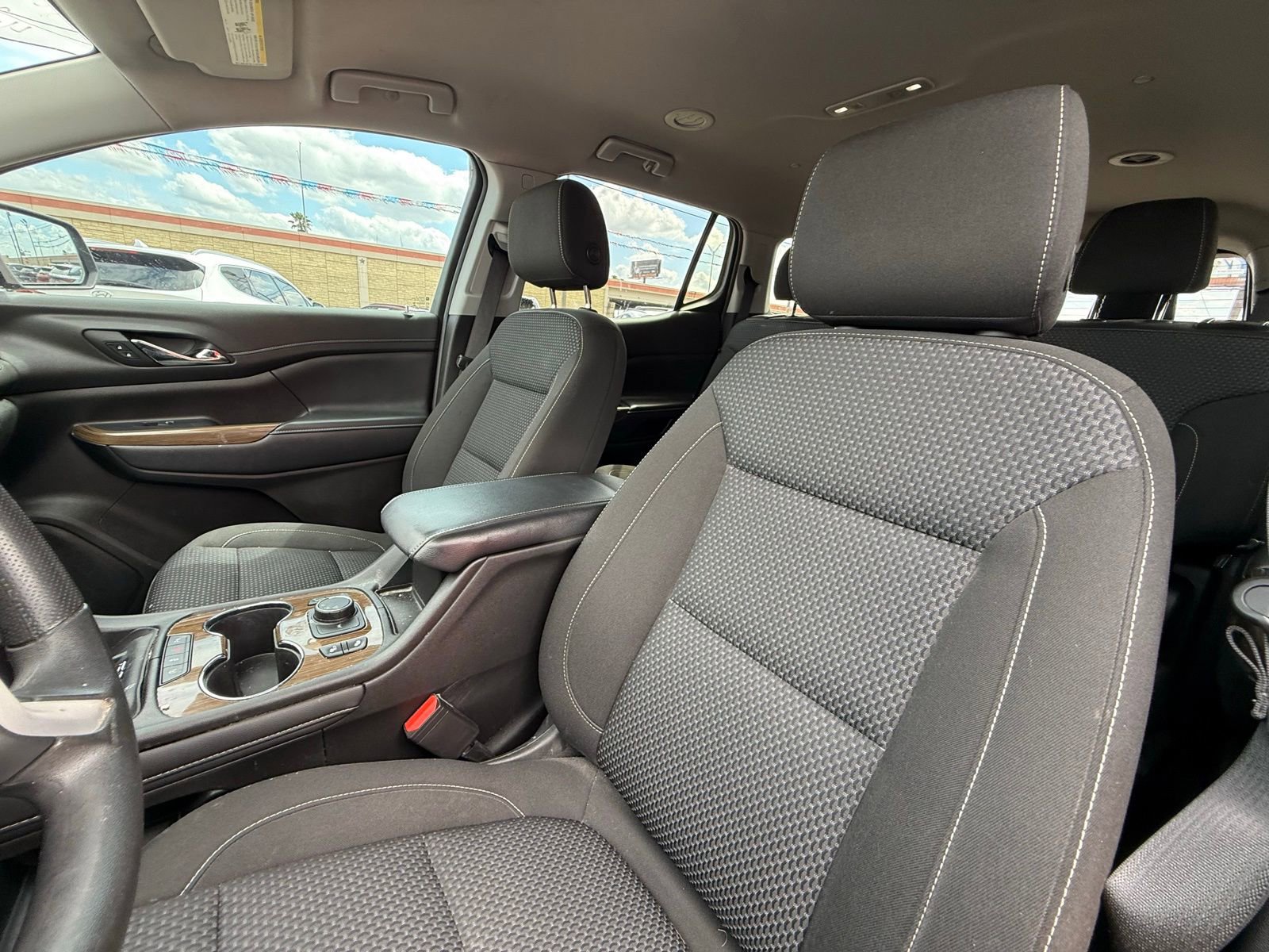 Used 2022 GMC Acadia SLE w/ Driver Convenience Package FWD image 11