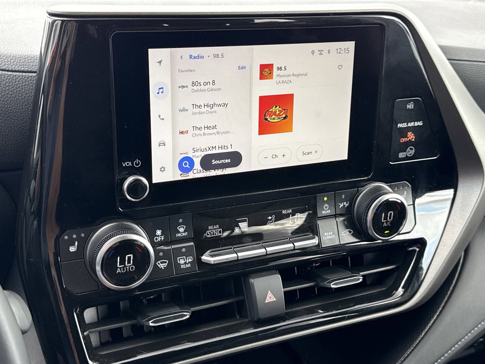 Used 2025 Toyota Highlander XLE image 28