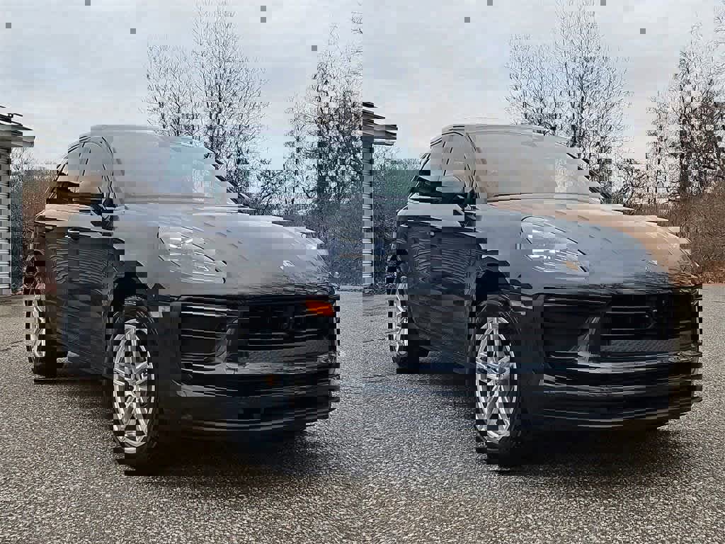 Certified 2025 Porsche Macan image 9