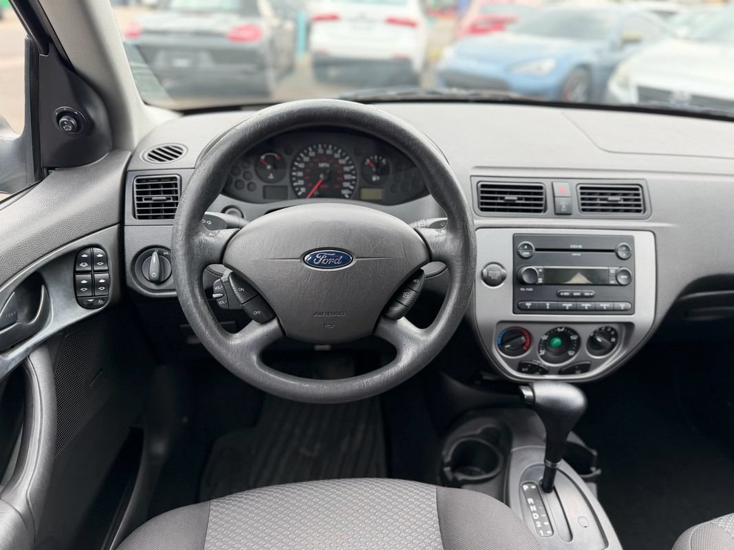 Used 2006 Ford Focus ZX5 Hatchback FWD image 13