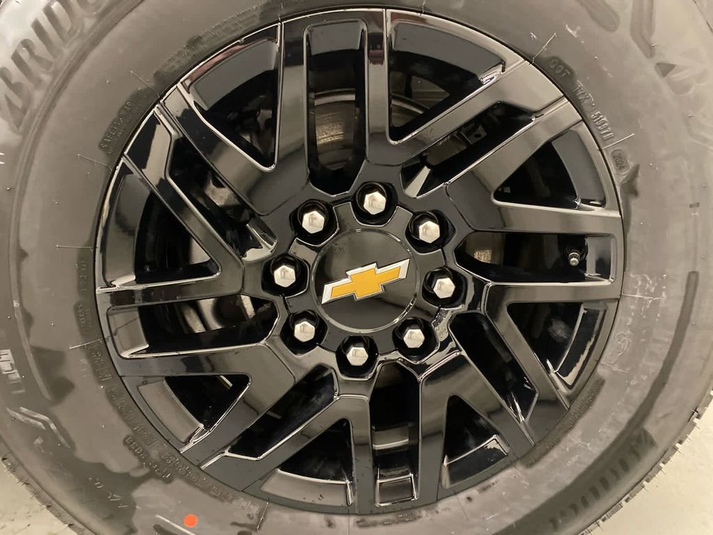 New 2025 Chevrolet Silverado EV LT image 24