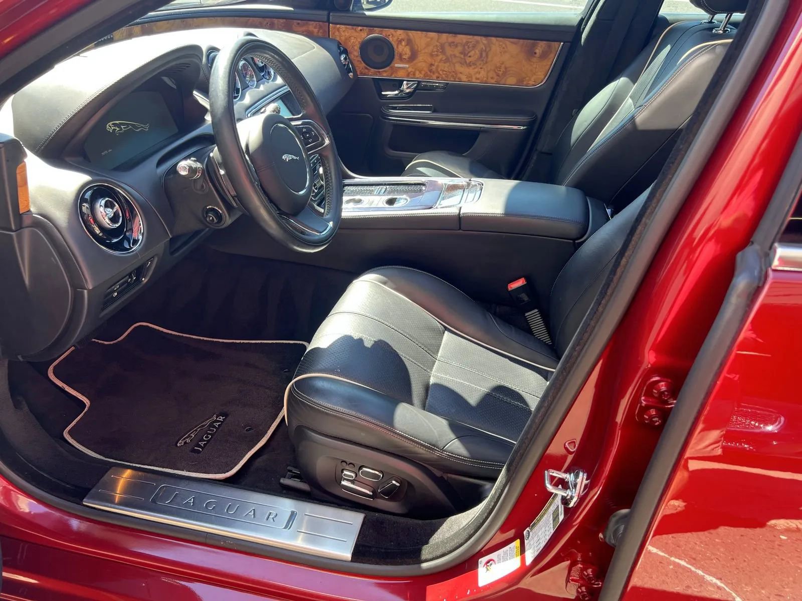 Used 2011 Jaguar XJ image 12