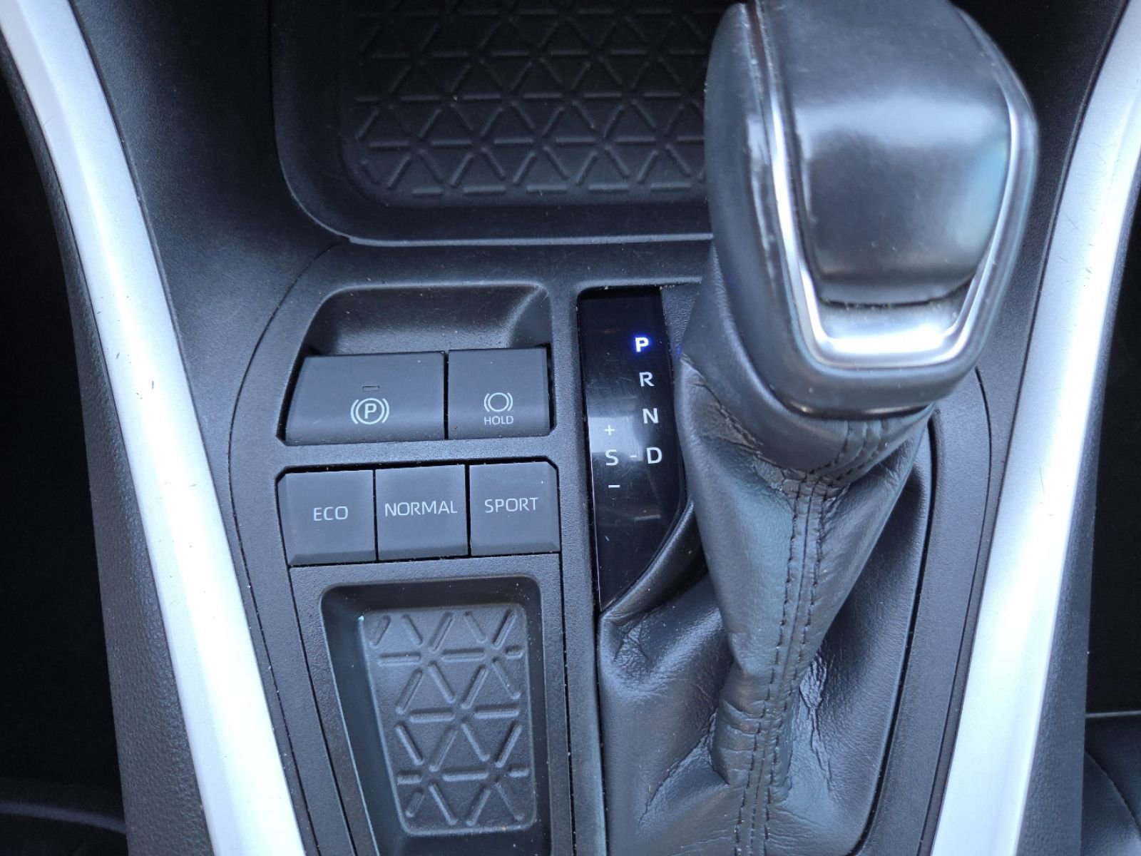 Used 2021 Toyota RAV4 XLE Premium image 34