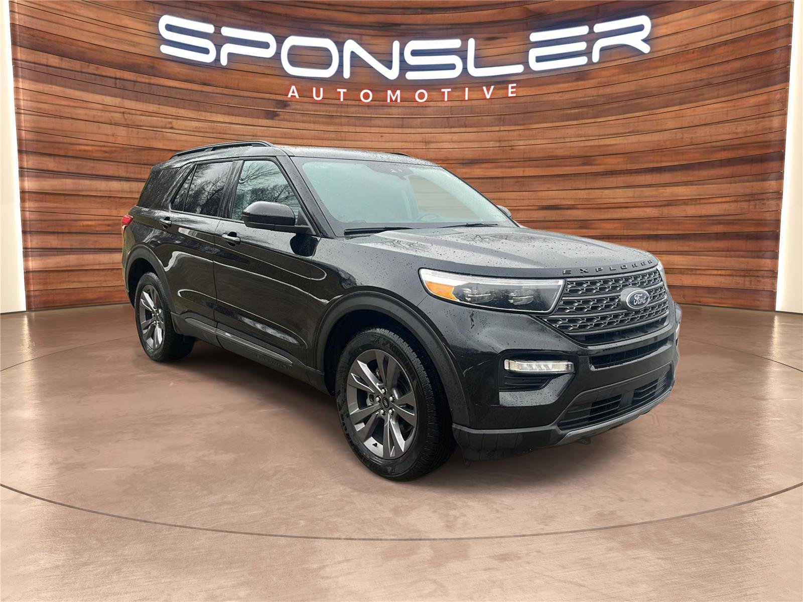 Used 2023 Ford Explorer XLT w/ Equipment Group 202A image 9