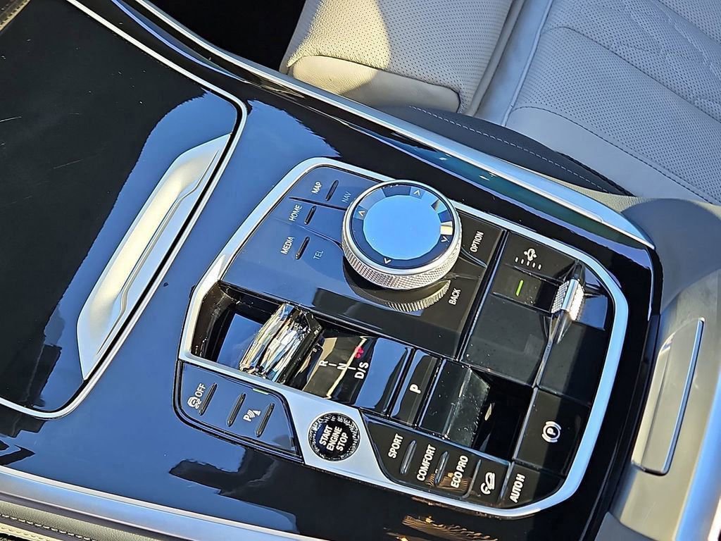 Used 2024 BMW X7 M60i w/ Executive Package image 17