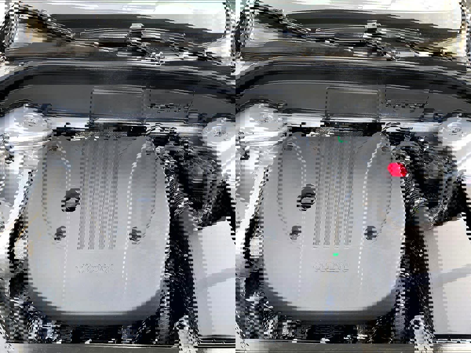 Used 2025 Volvo XC60 B5 Core image 13