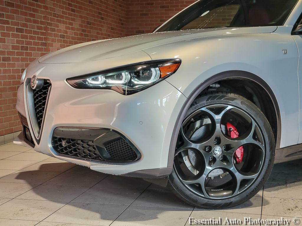 Used 2024 Alfa Romeo Stelvio Ti w/ Performance Driving Package AWD/4WD image 3
