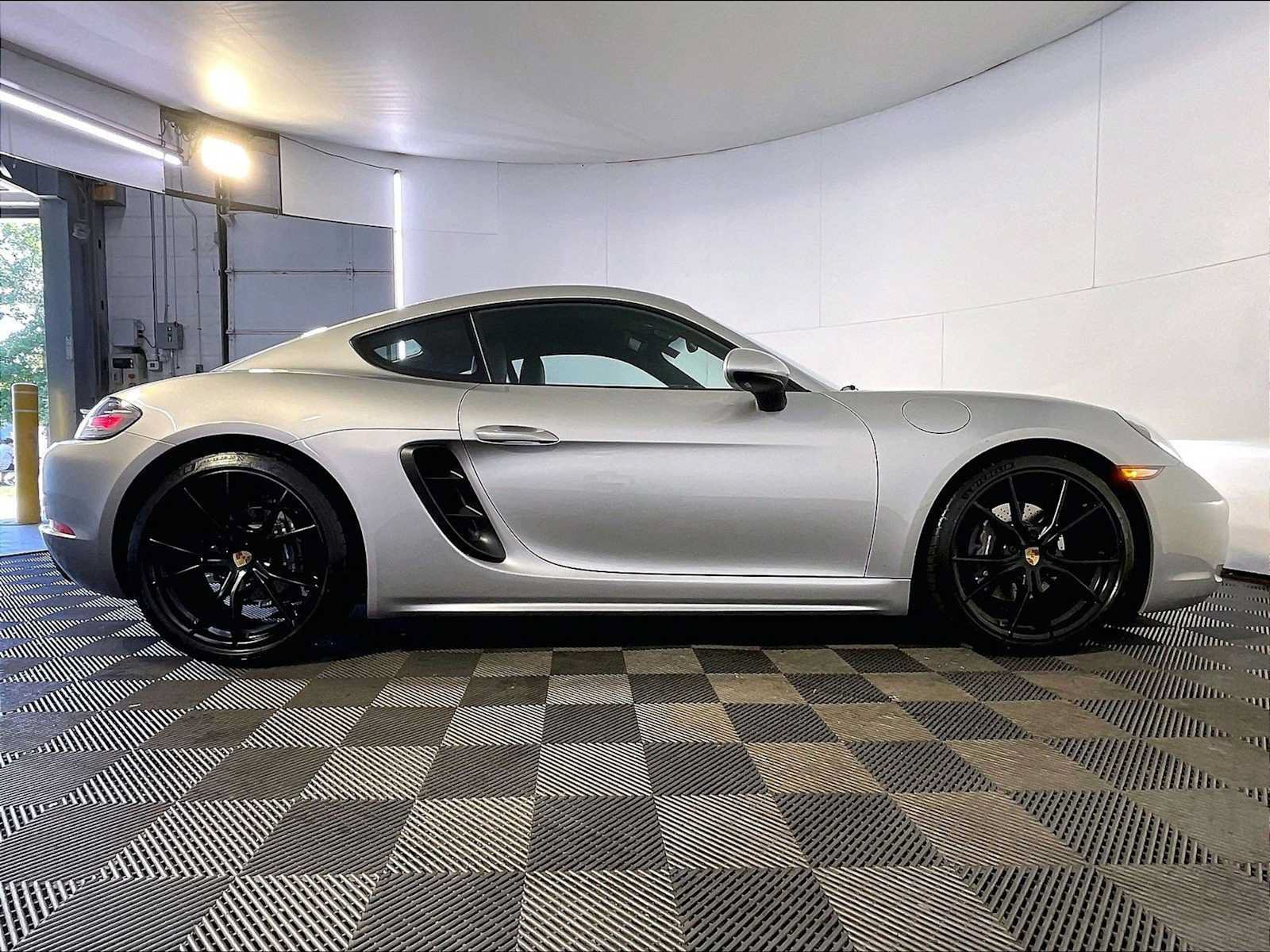 Certified 2024 Porsche 718 Cayman RWD image 8