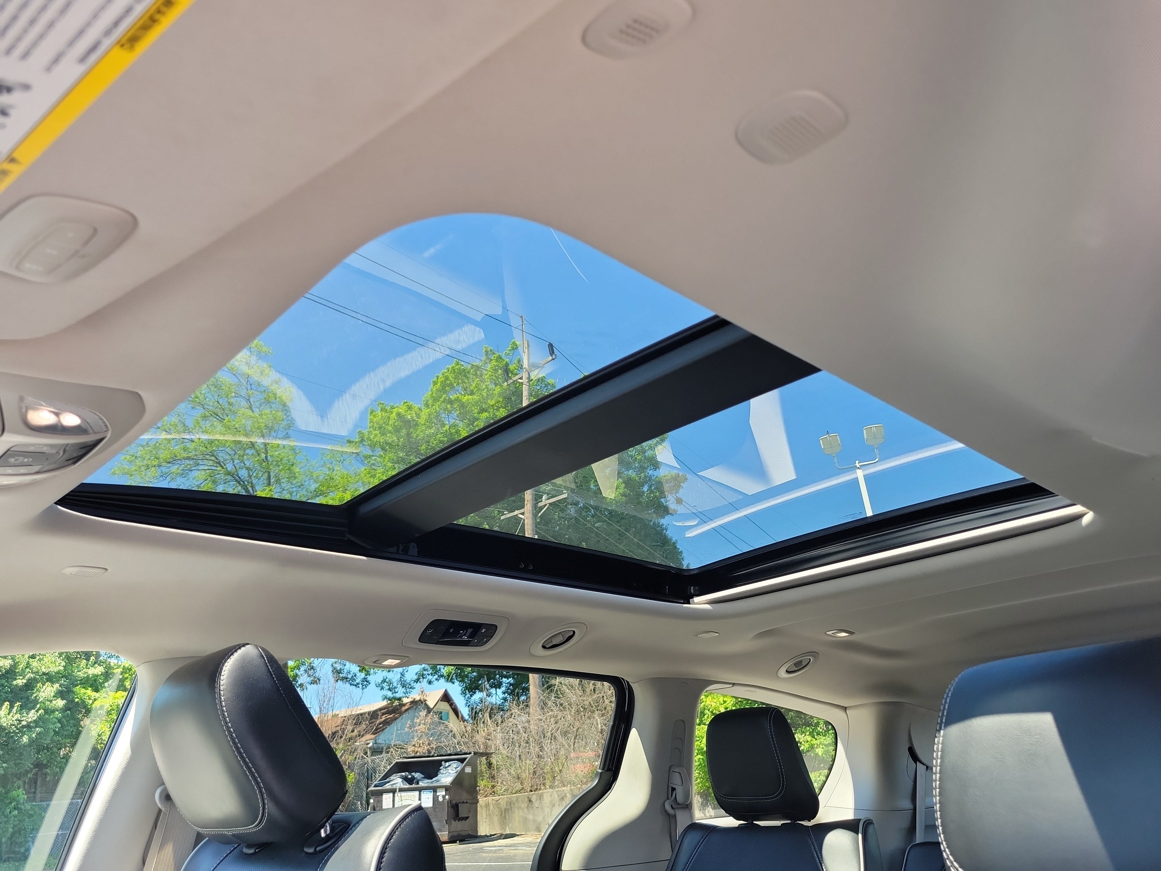 Used 2023 Chrysler Pacifica Limited FWD image 33