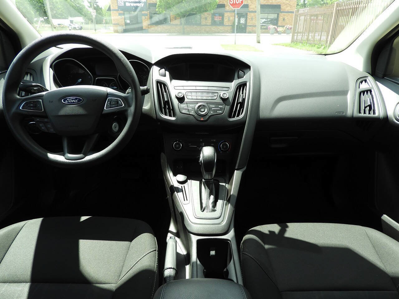 Used 2018 Ford Focus SE FWD image 19