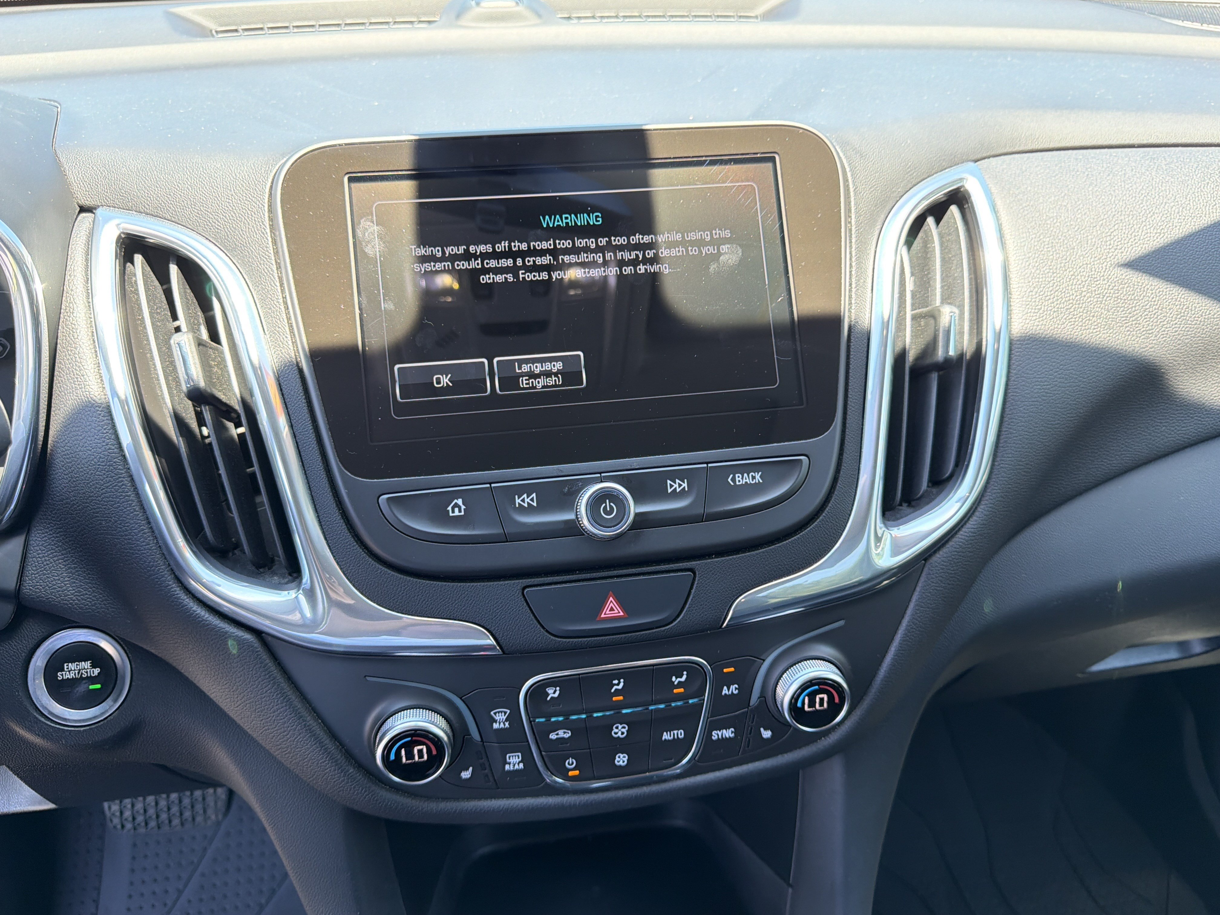 Used 2018 Chevrolet Equinox LT FWD image 28