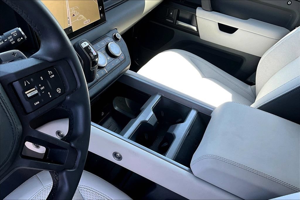 Used 2025 Land Rover Defender 130 V8 AWD/4WD image 14