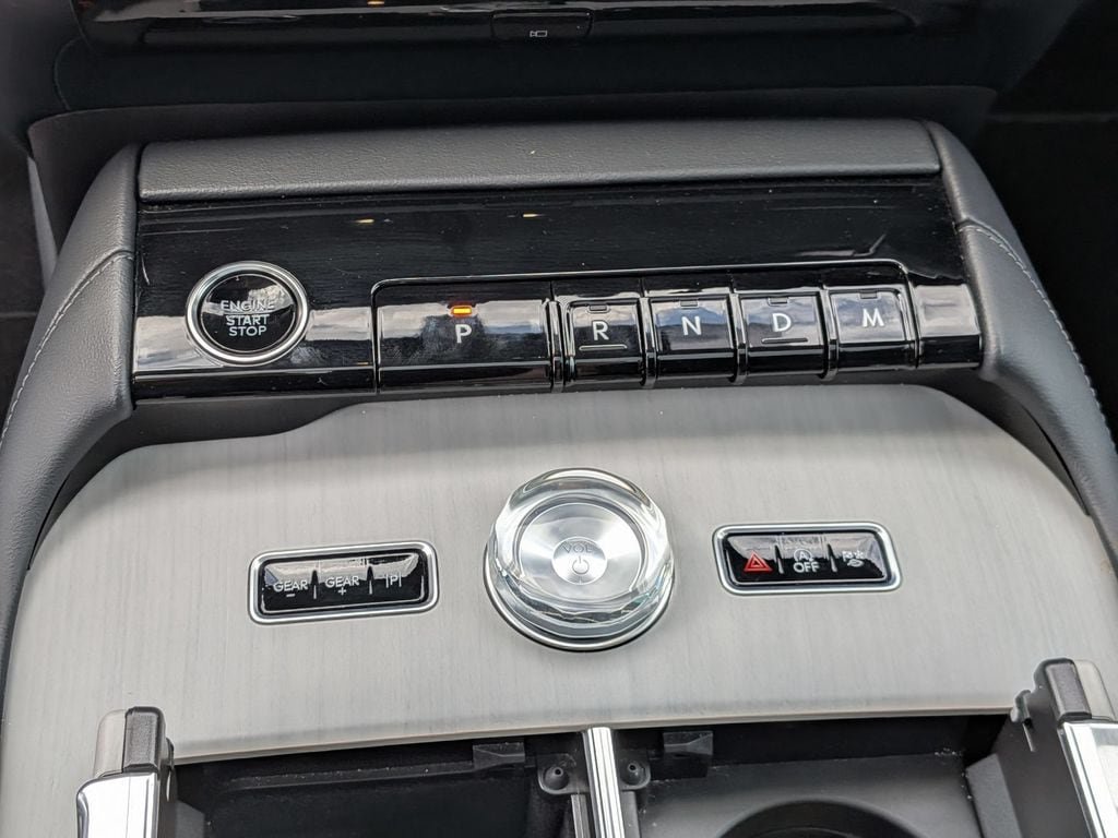 Used 2025 Lincoln Navigator Reserve AWD/4WD image 24