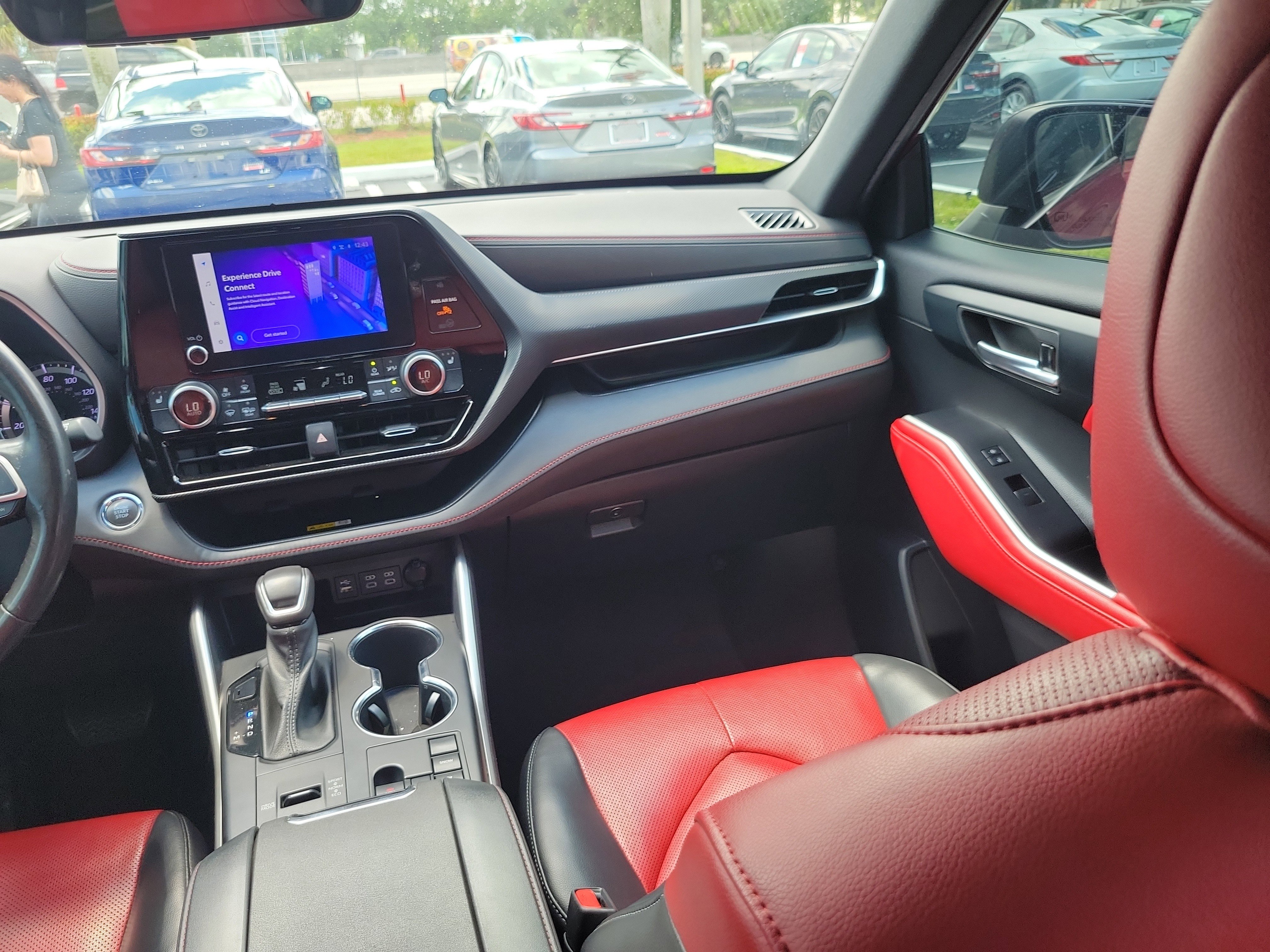Used 2023 Toyota Highlander XSE FWD image 17