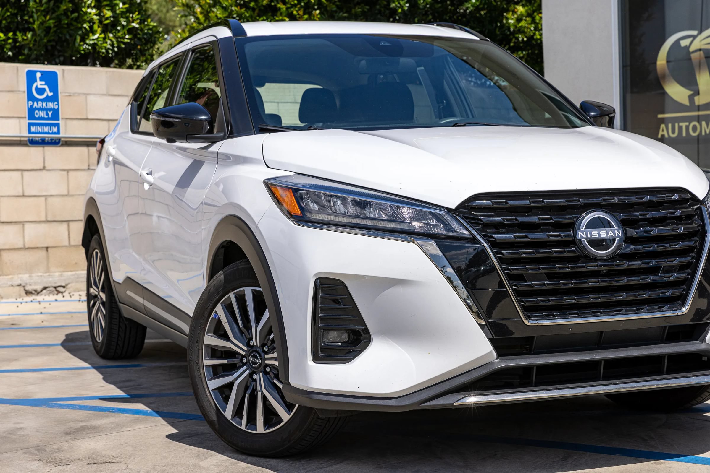 Used 2024 Nissan Kicks SR FWD image 4