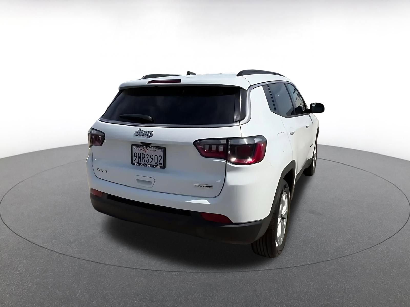 Used 2025 Jeep Compass Latitude AWD/4WD image 15