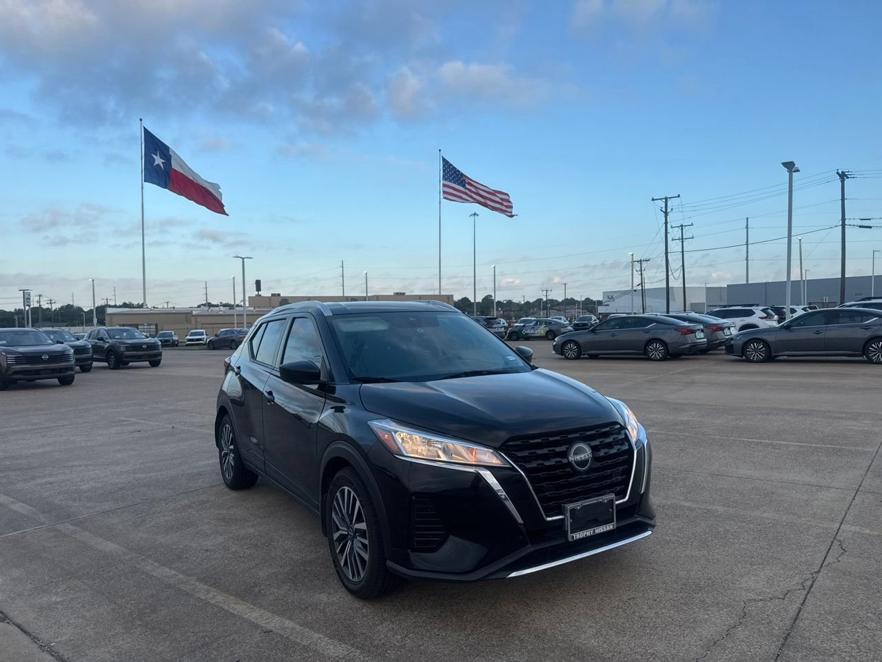 Certified 2023 Nissan Kicks SV FWD image 1
