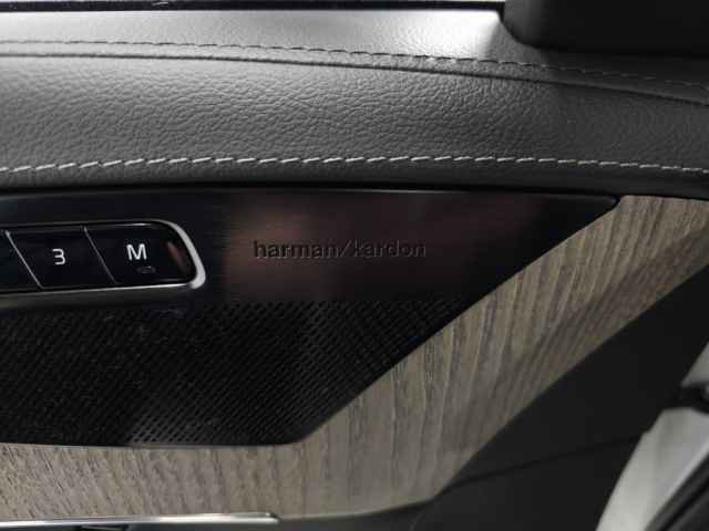 Used 2023 Volvo XC90 T8 Ultimate w/ Lounge Package image 17