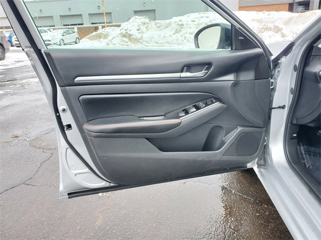 Used 2024 Nissan Altima 2.5 SR image 8