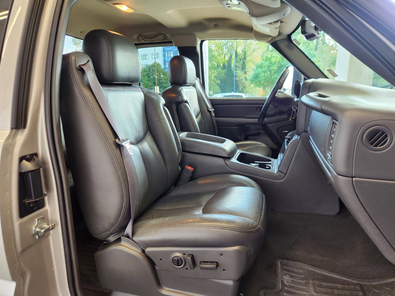 Used 2007 GMC Sierra 2500 SLT w/ Heavy-Duty Power Package image 12