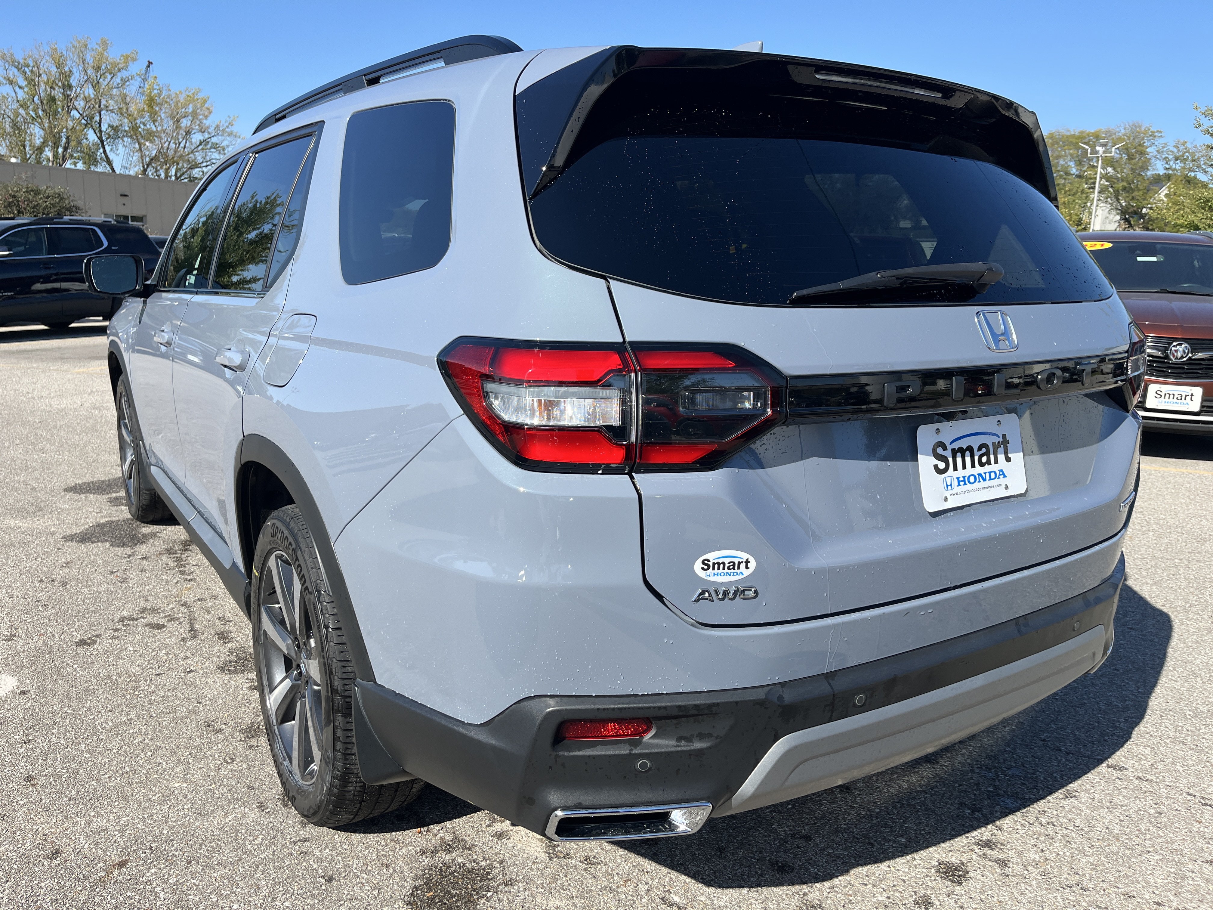 Used 2025 Honda Pilot Touring image 6