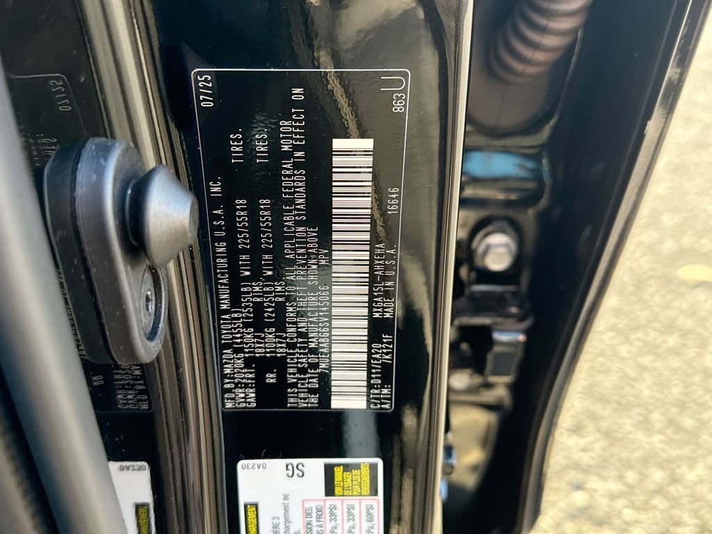 Used 2025 Toyota Corolla Cross XLE image 33