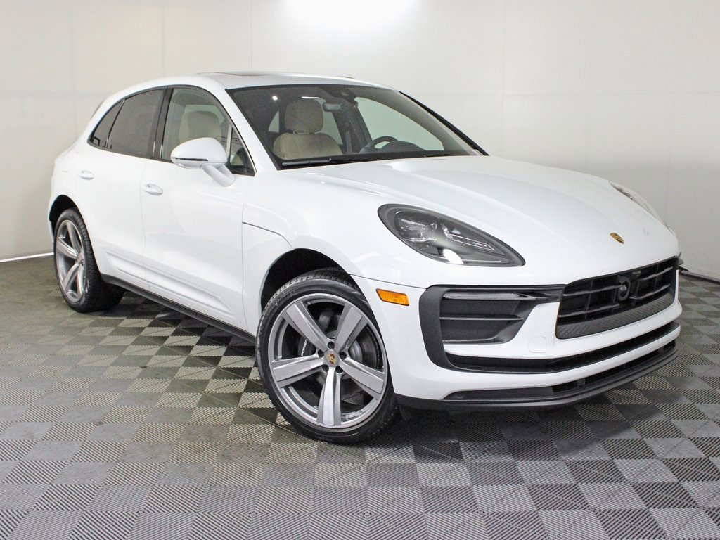 Certified 2025 Porsche Macan image 9