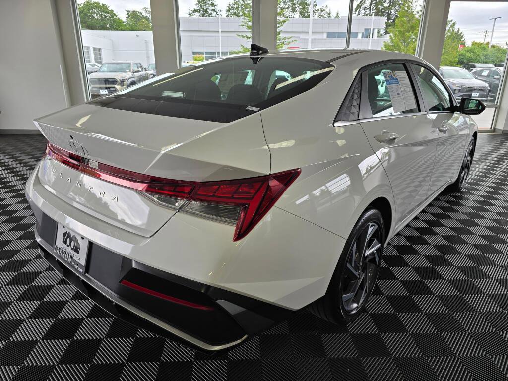 Used 2025 Hyundai Elantra SEL FWD image 3