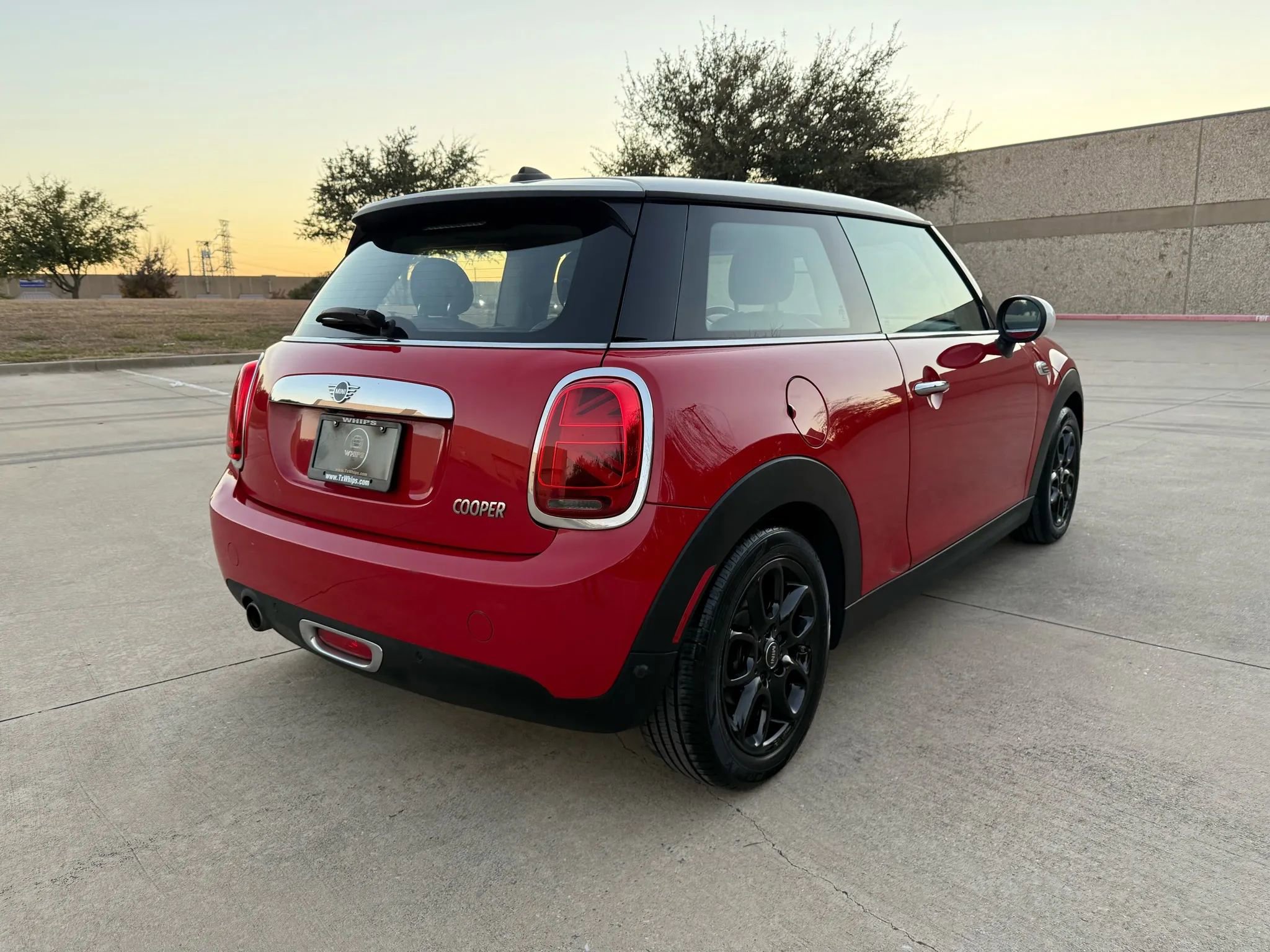 Used 2019 MINI Cooper 2-Door Hardtop w/ Premium Package image 6