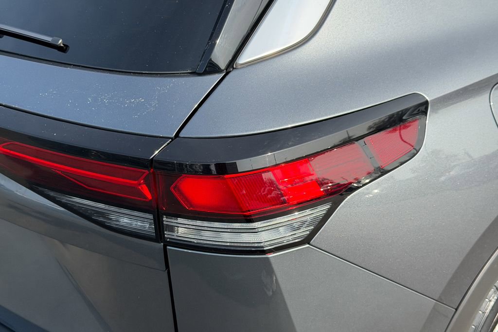 Used 2025 Volkswagen Tiguan S image 6