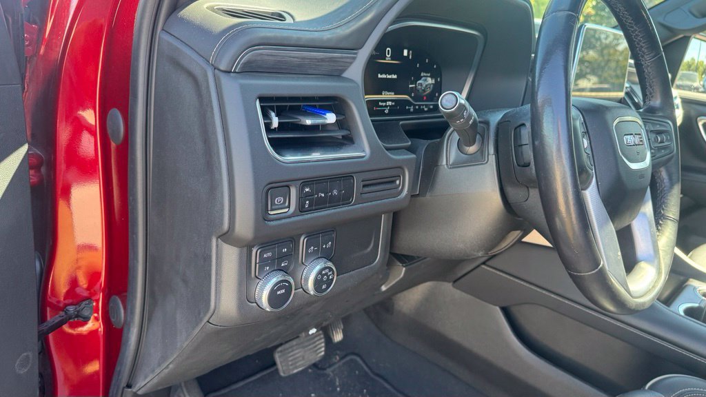 Used 2023 GMC Yukon XL SLT AWD/4WD image 23