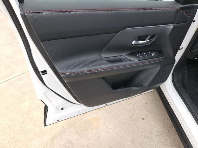 Certified 2025 Nissan Kicks SR FWD image 28