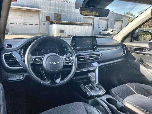 Used 2023 Kia Seltos S image 10