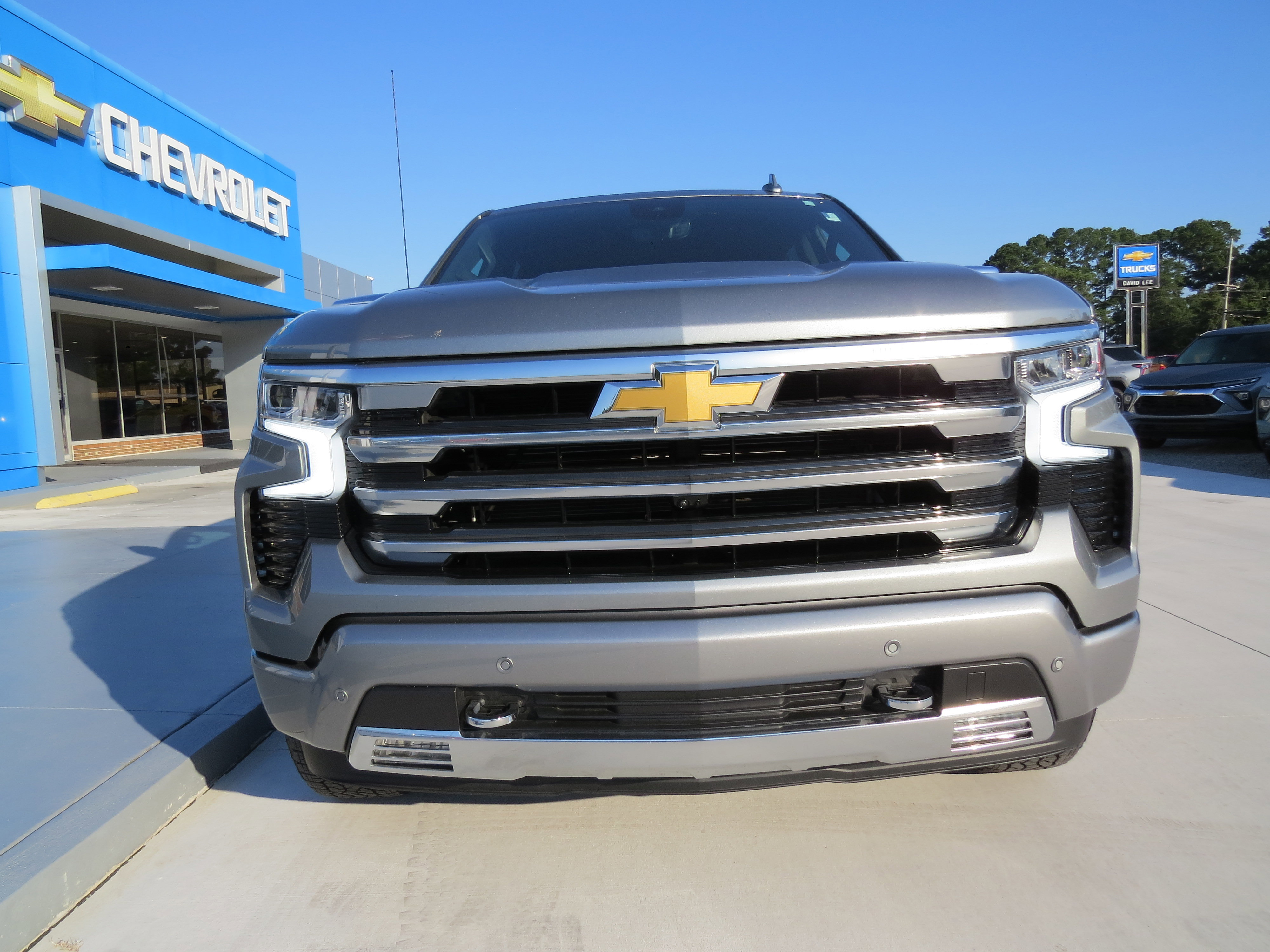 Used 2024 Chevrolet Silverado 1500 High Country w/ Technology Package AWD/4WD image 8