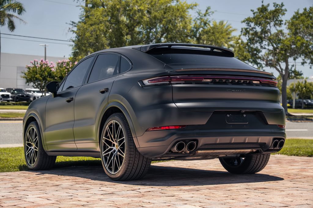 Used 2024 Porsche Cayenne S AWD/4WD image 3