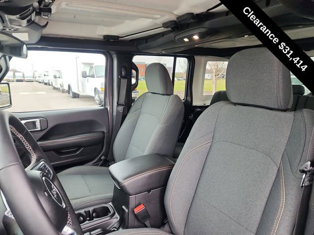 Used 2025 Jeep Wrangler Unlimited Sahara w/ Safety Group AWD/4WD image 19